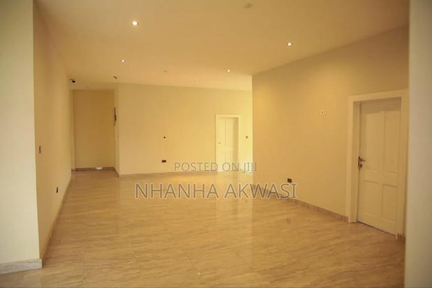 8bdrm House in Ashamed, Tema Metropolitan for rent · Photo 5