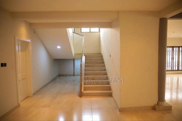 8bdrm House in Ashamed, Tema Metropolitan for rent · Photo 6