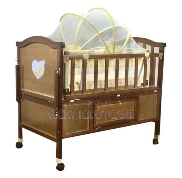 2 in 1 Baby Wooden Cot · Photo 2