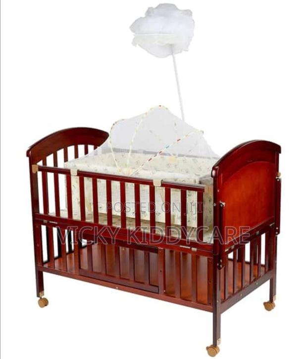 2 in 1 Baby Wooden Cot · Photo 3