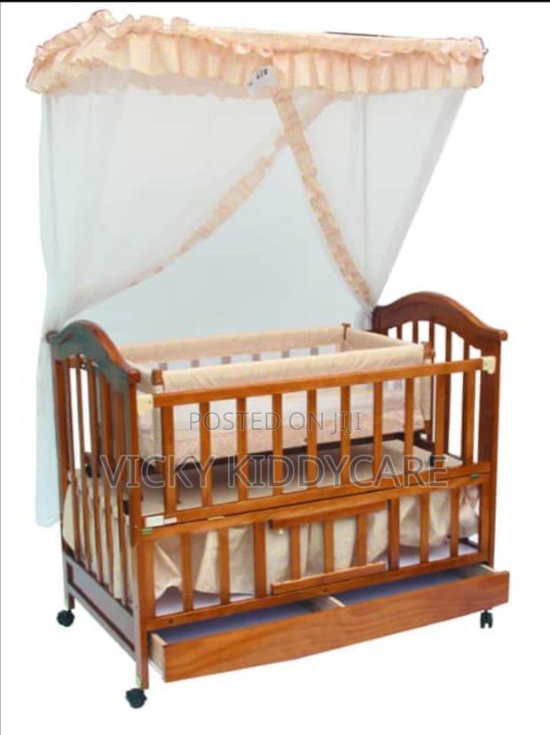 2 in 1 Baby Wooden Cot · Photo 4