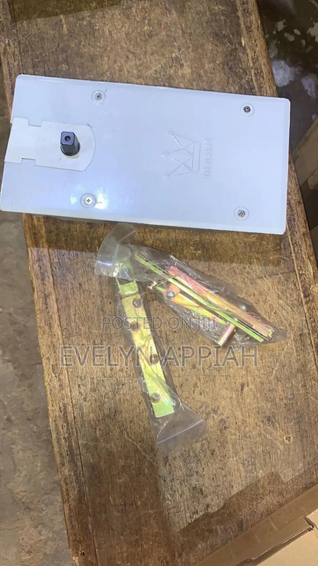 Floor Spring Pivot Hinges (100-150kg ) · Photo 3