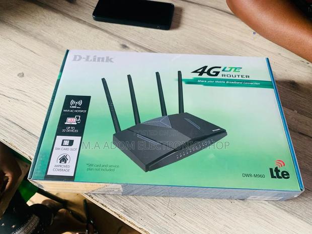 Universal Dlink 4 Poles Internet Router · Photo 1