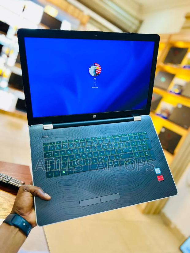 Laptop HP Pavilion 17 16GB Intel Core I7 SSD 1.5T · Photo 6