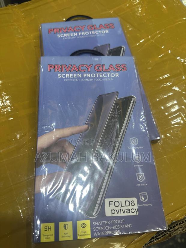 Samsung Galaxy Z Fold 6 Privacy Screen Protector · Photo 3