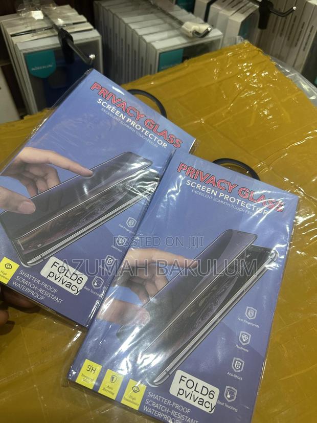 Samsung Galaxy Z Fold 6 Privacy Screen Protector · Photo 1