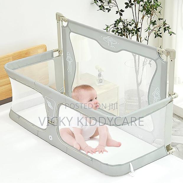 Baby Co Sleeper Cot in Bed · Photo 2