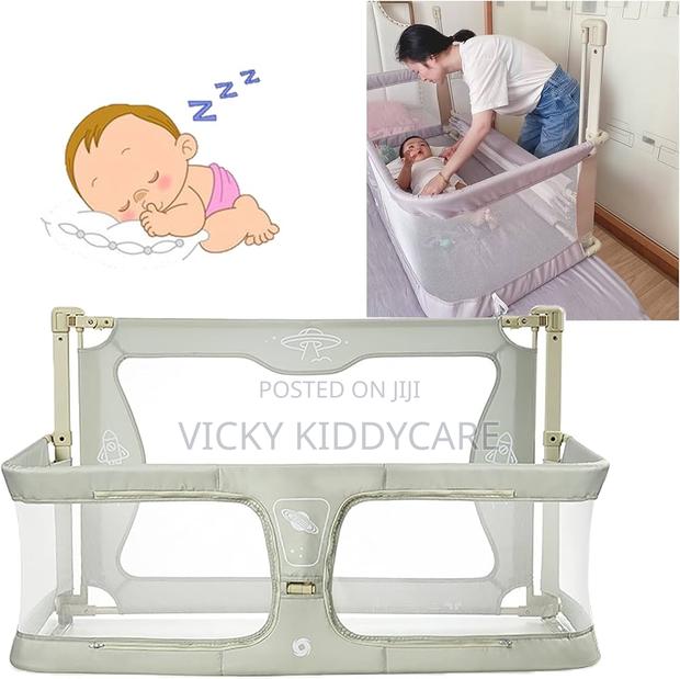 Baby Co Sleeper Cot in Bed · Photo 3
