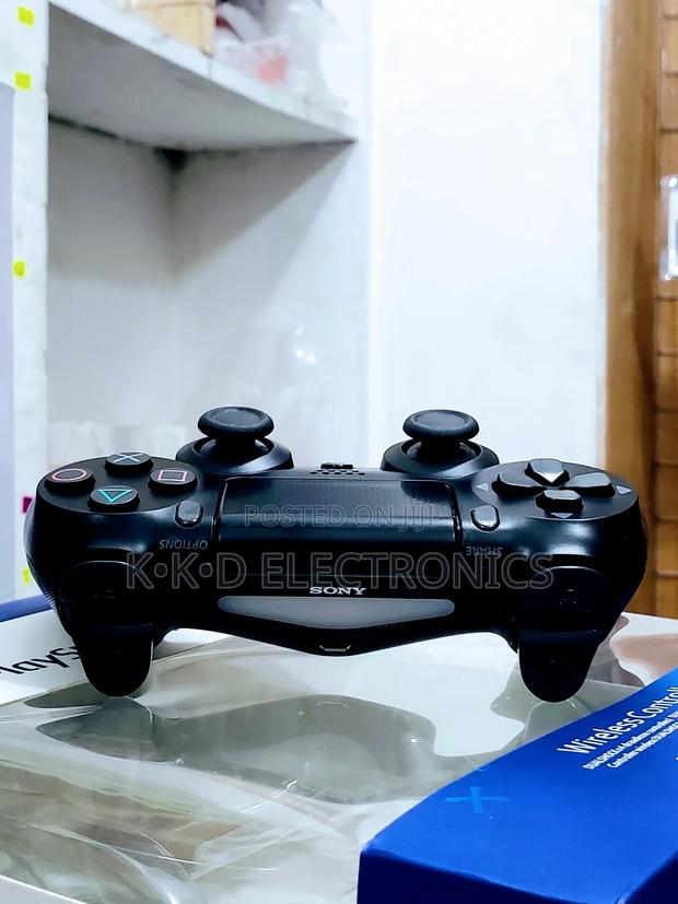Sony Playstation 4 Controller · Photo 4
