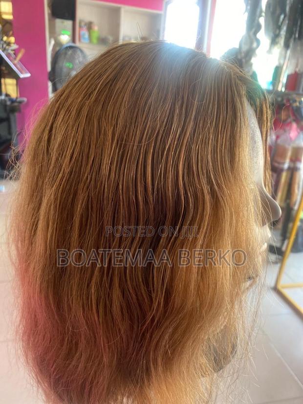 Blonde Wavy Human Hair Wig · Photo 5