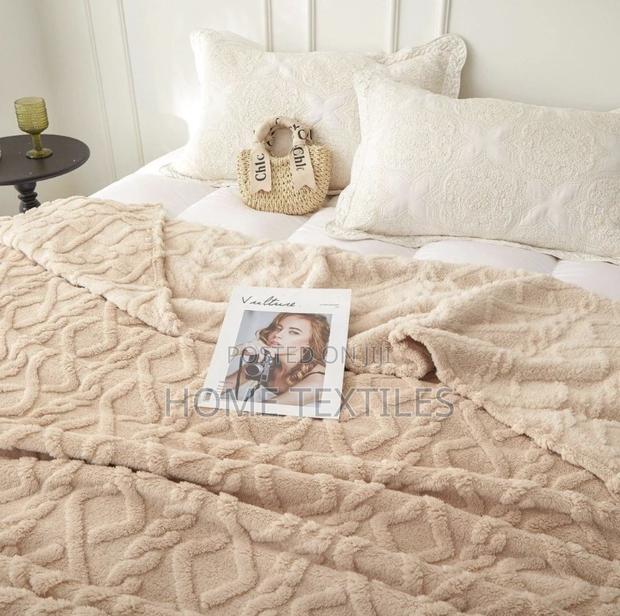 Off White Beautifully Designed Blanket · Photo 1
