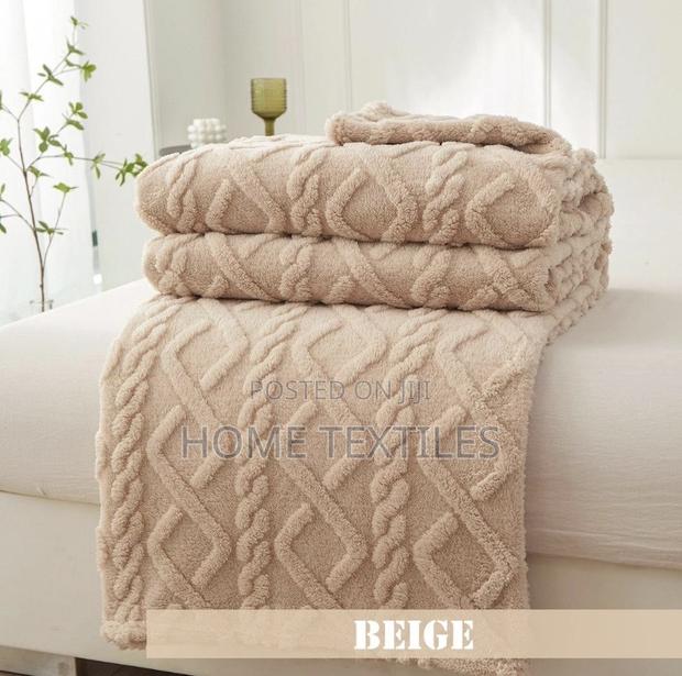 Beautiful Beige Color Blanket · Photo 1