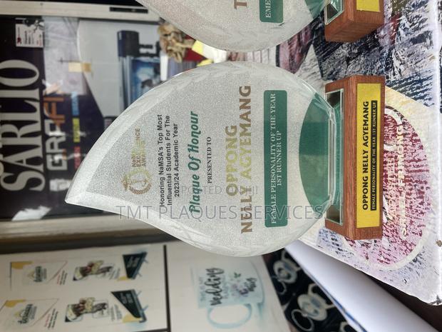 Wood Base Crystal Plaque · Photo 3