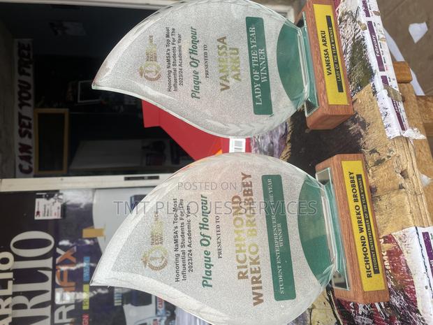 Wood Base Crystal Plaque · Photo 1