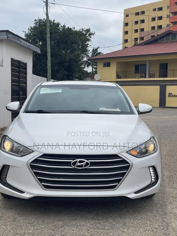 Hyundai Elantra 2017 White · Photo 1