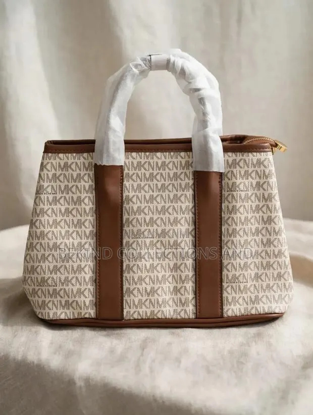 Women Beautiful Hand Bag · Photo 1