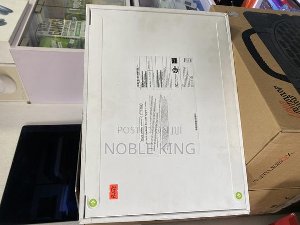 New Laptop Apple MacBook Pro 2023 M3 14-Inch 16GB Apple M3 Pro SSD 1T · Photo 3