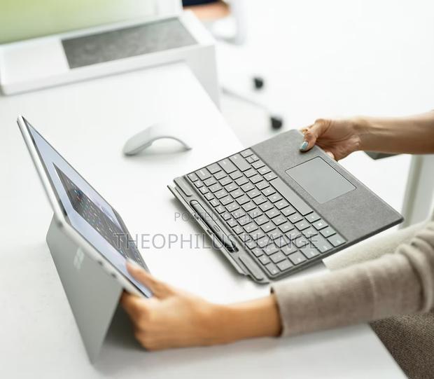 New Laptop Microsoft Surface Pro 7 4GB Intel Core I3 SSD 128GB · Photo 1