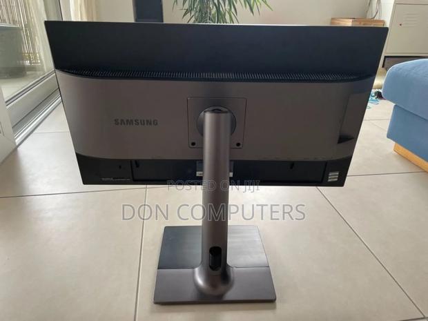 Samsung 28 Inches UHD Professional Monitor · Photo 3