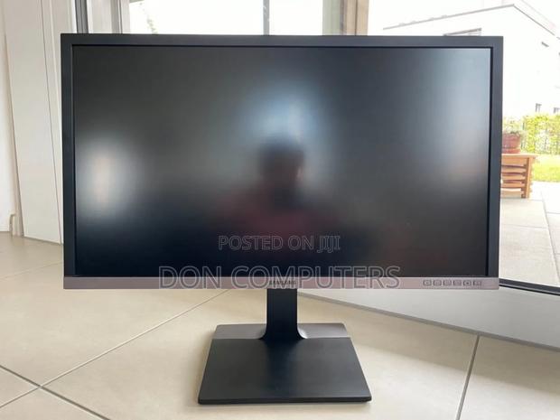 Samsung 28 Inches UHD Professional Monitor · Photo 2