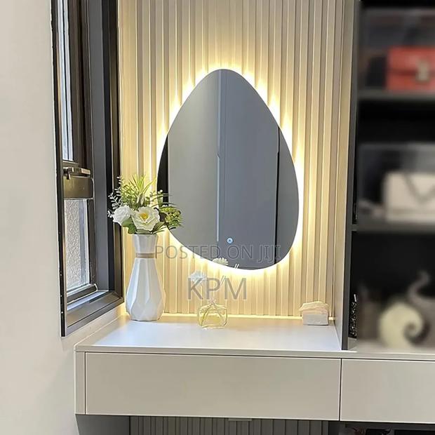 Irregular LED Vanity Bathroom Mirror Wall Mount · Photo 6