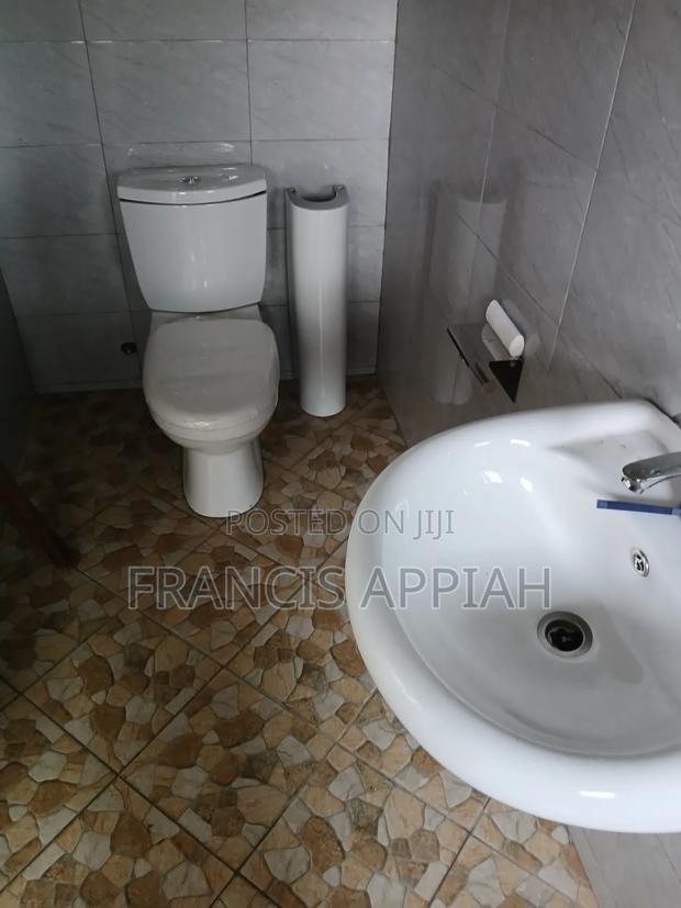 4bdrm House in Owner, Nsawam Adoagyiri Municipal for sale · Photo 4