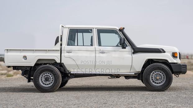 New Toyota Land Cruiser 2023 White · Photo 3