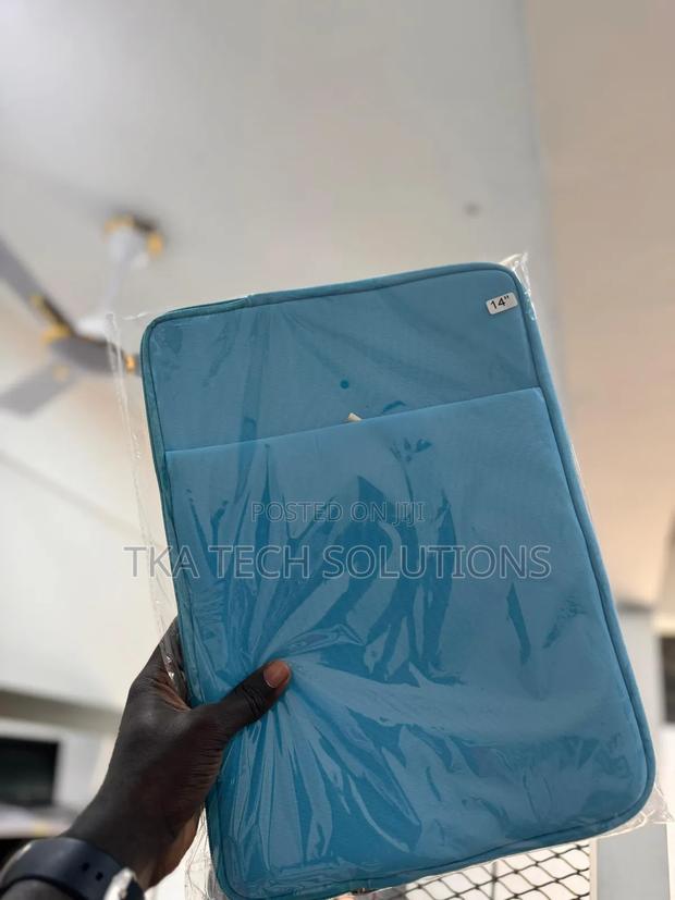 Foamy Laptop Bag · Photo 2