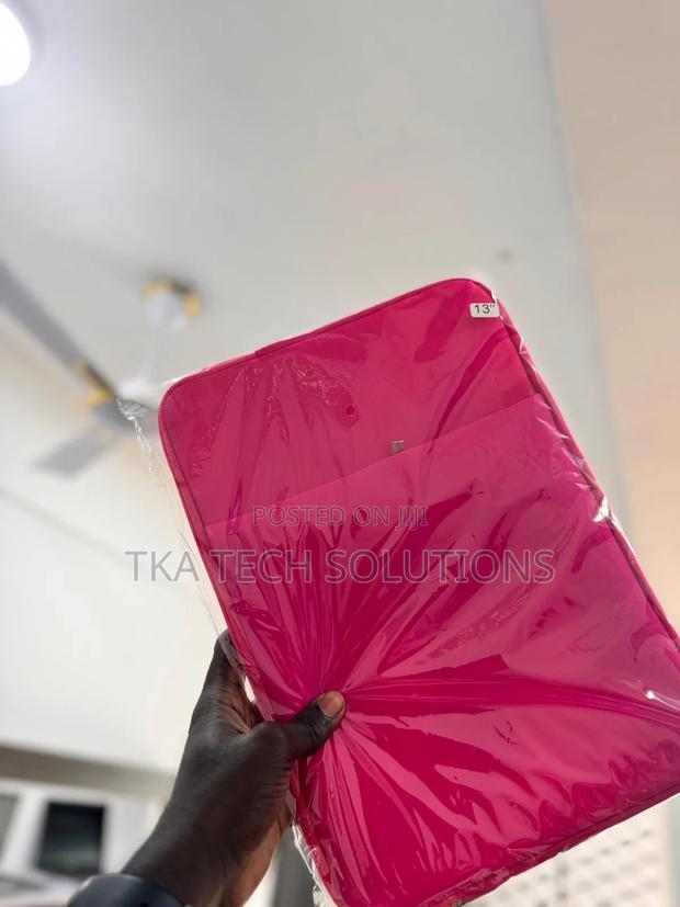 Foamy Laptop Bag · Photo 3