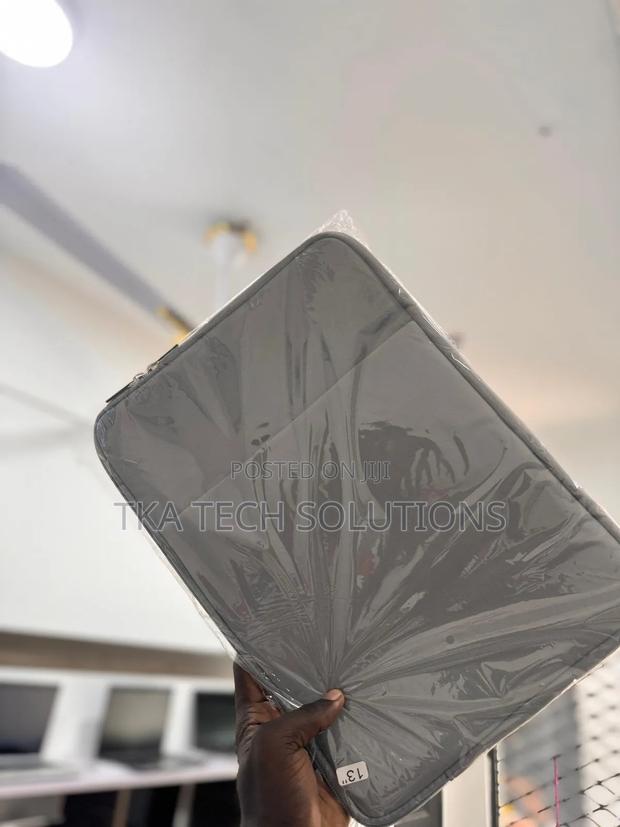 Foamy Laptop Bag · Photo 4