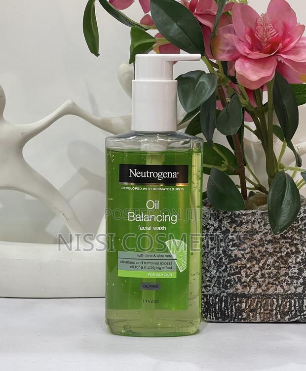 Neutrogena Oil Balancing Face Wash Lemon for Oily Skin 200ml · Photo 1
