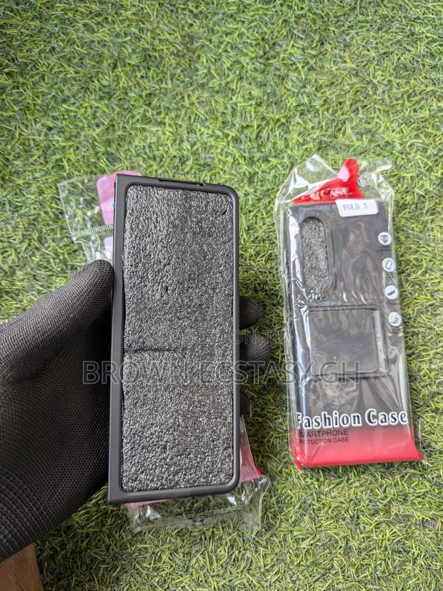 Samsung Galaxy Z Fold 3 and 4 Case · Photo 5