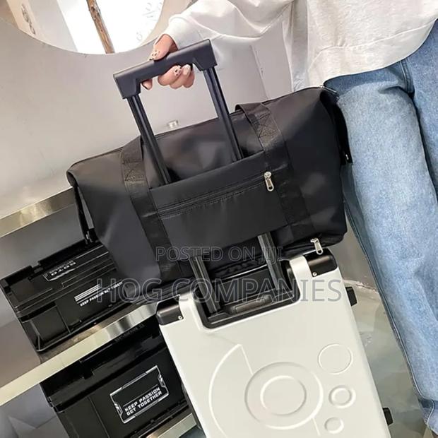 Waterproof Expandable Travel Bag- Fast Delivery in 2 Hours · Photo 4