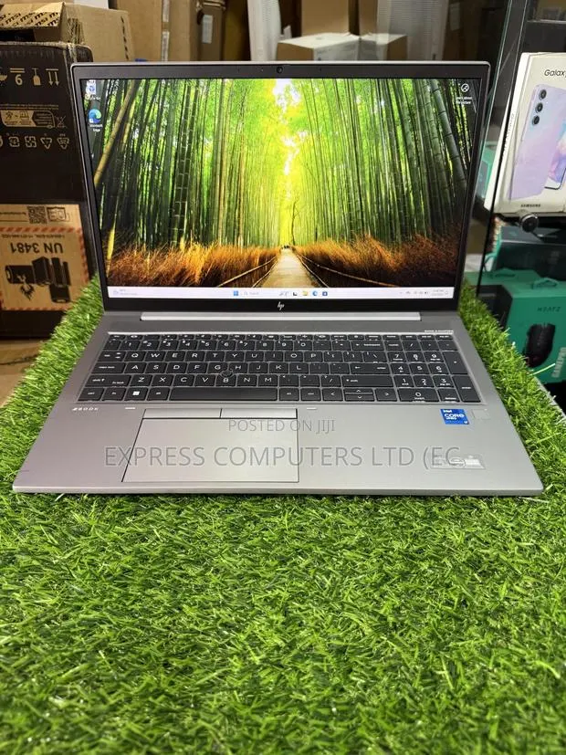 Laptop HP ZBook Firefly G8 16GB Intel Core i7 SSD 512GB · Photo 1