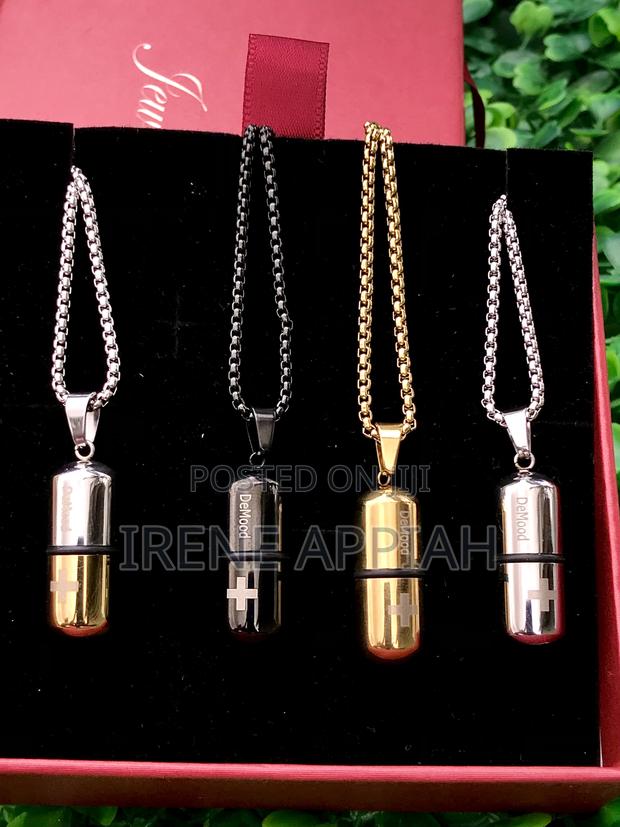 Pill Pendant Necklace · Photo 2