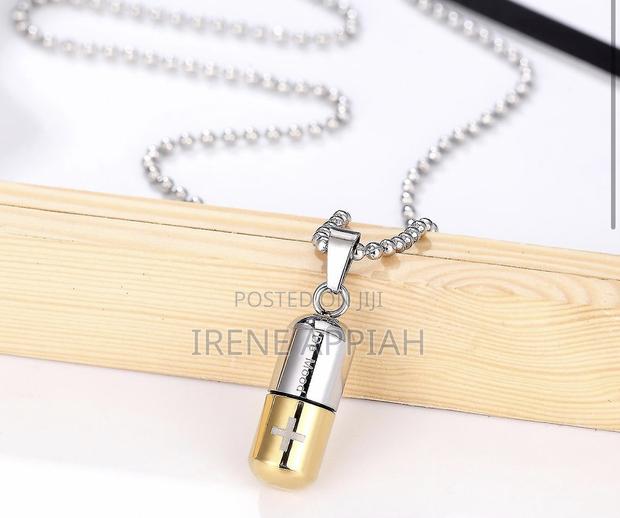 Pill Pendant Necklace · Photo 5