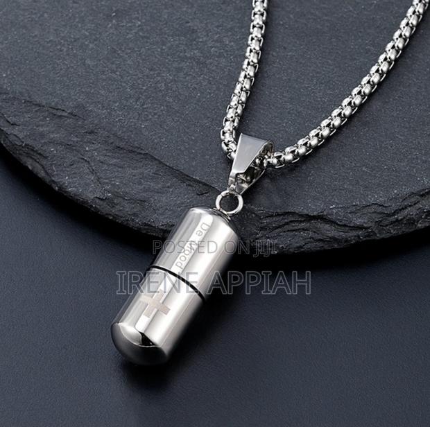Pill Pendant Necklace · Photo 4