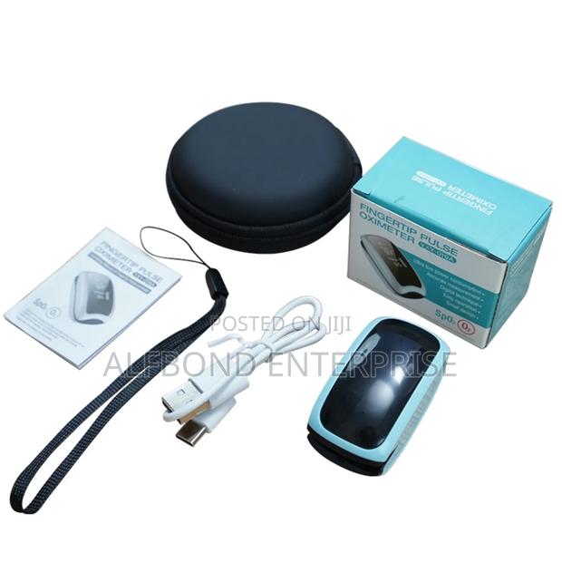 Fingertip Pulse Oximeter · Photo 2