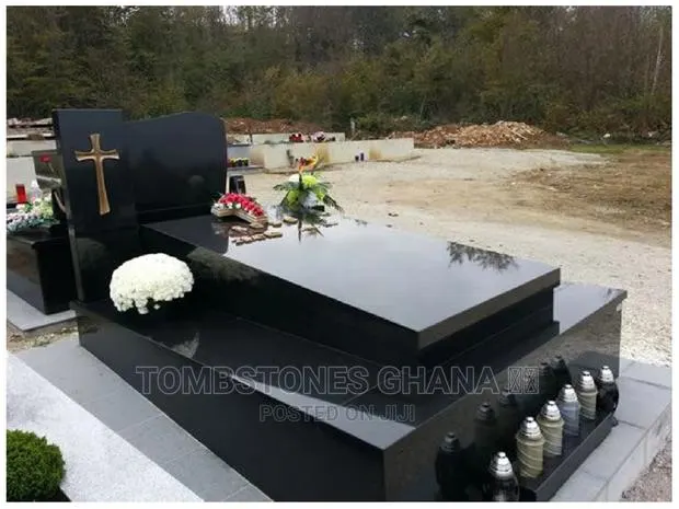 Customized Black Granite Tombstone · Photo 1