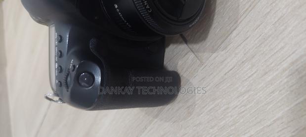 Canon 5d Mark Iv With 50mm Lens · Photo 3
