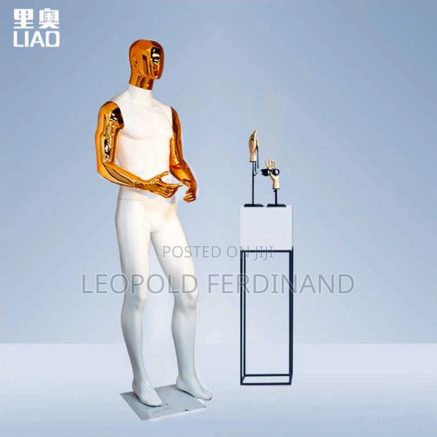 White and Gold Male Mannequins · Photo 1