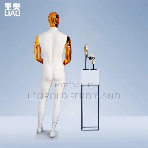 White and Gold Male Mannequins · Photo 2