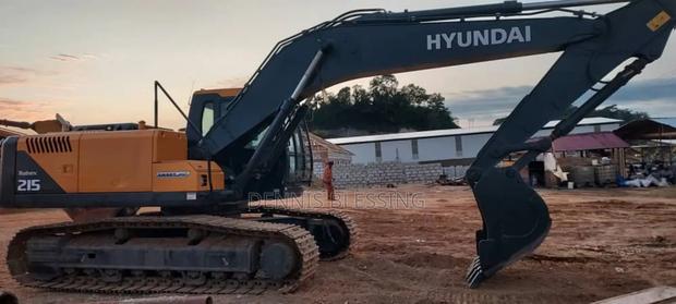 Hyundai Excavator · Photo 3
