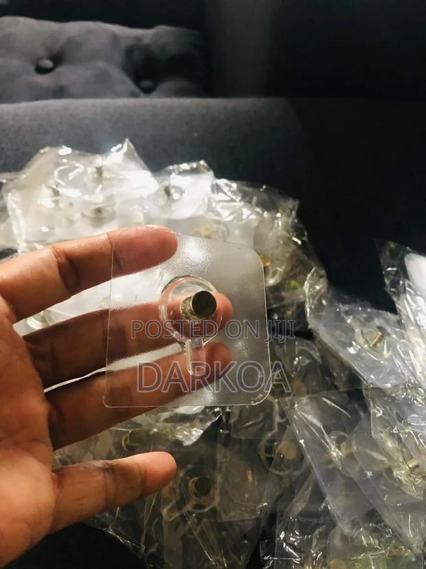 Adhesive Wall Nail/Screw · Photo 1