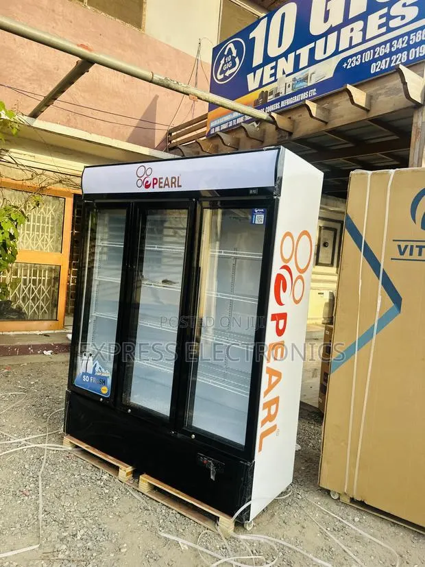 Purchase the New White Display Fridge Three Doors Pearl. · Photo 1