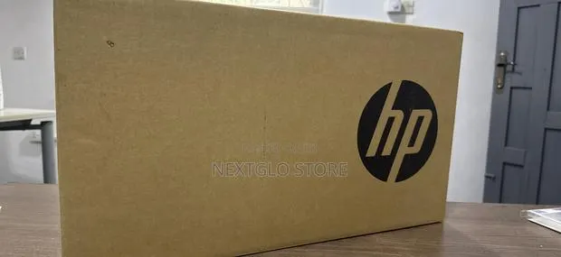 New Laptop HP 250 G10 8GB Intel Core i3 SSD 512GB · Photo 1