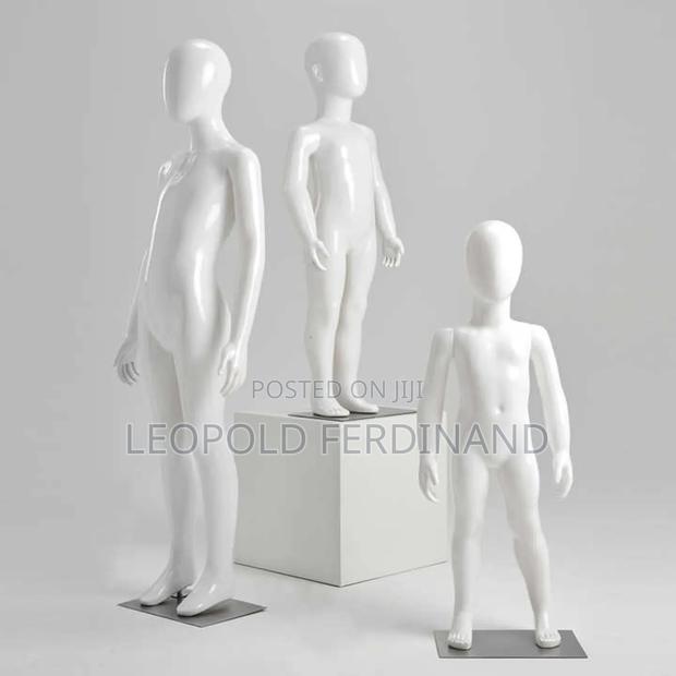 White Kid Mannequins · Photo 1