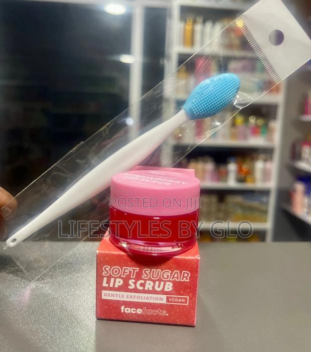 Sweet Strawberry Lip Scrub Silicone Lip Scrub Brush · Photo 1