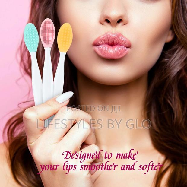 Sweet Strawberry Lip Scrub Silicone Lip Scrub Brush · Photo 3
