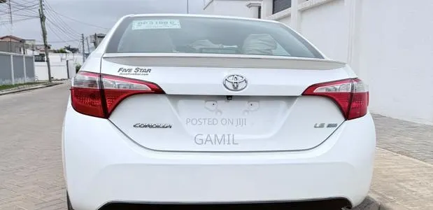 Toyota Corolla LE 4dr Sedan (1.8L 4cyl CVT) 2016 White · Photo 1
